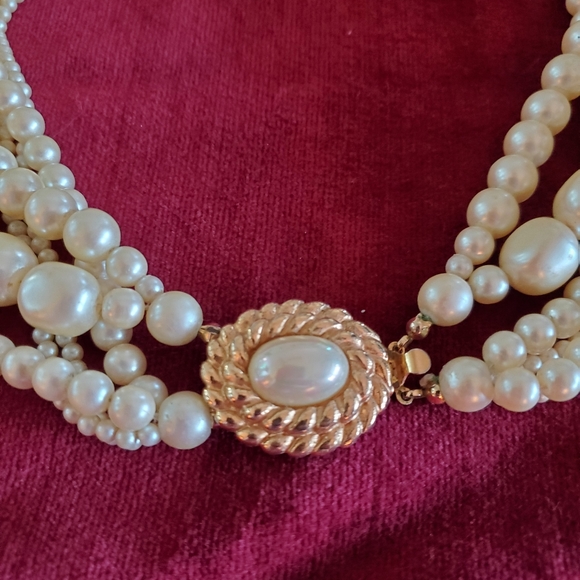 Vintage 1980's Pearl Choker - Picture 2 of 2